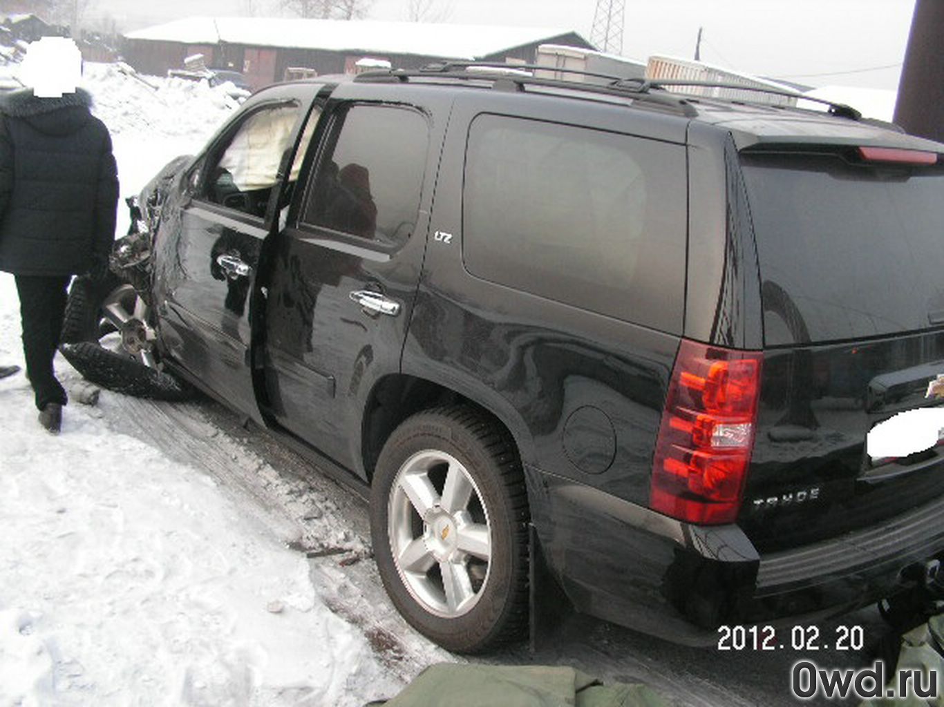 Битый автомобиль Chevrolet Tahoe (2008) в Абакане