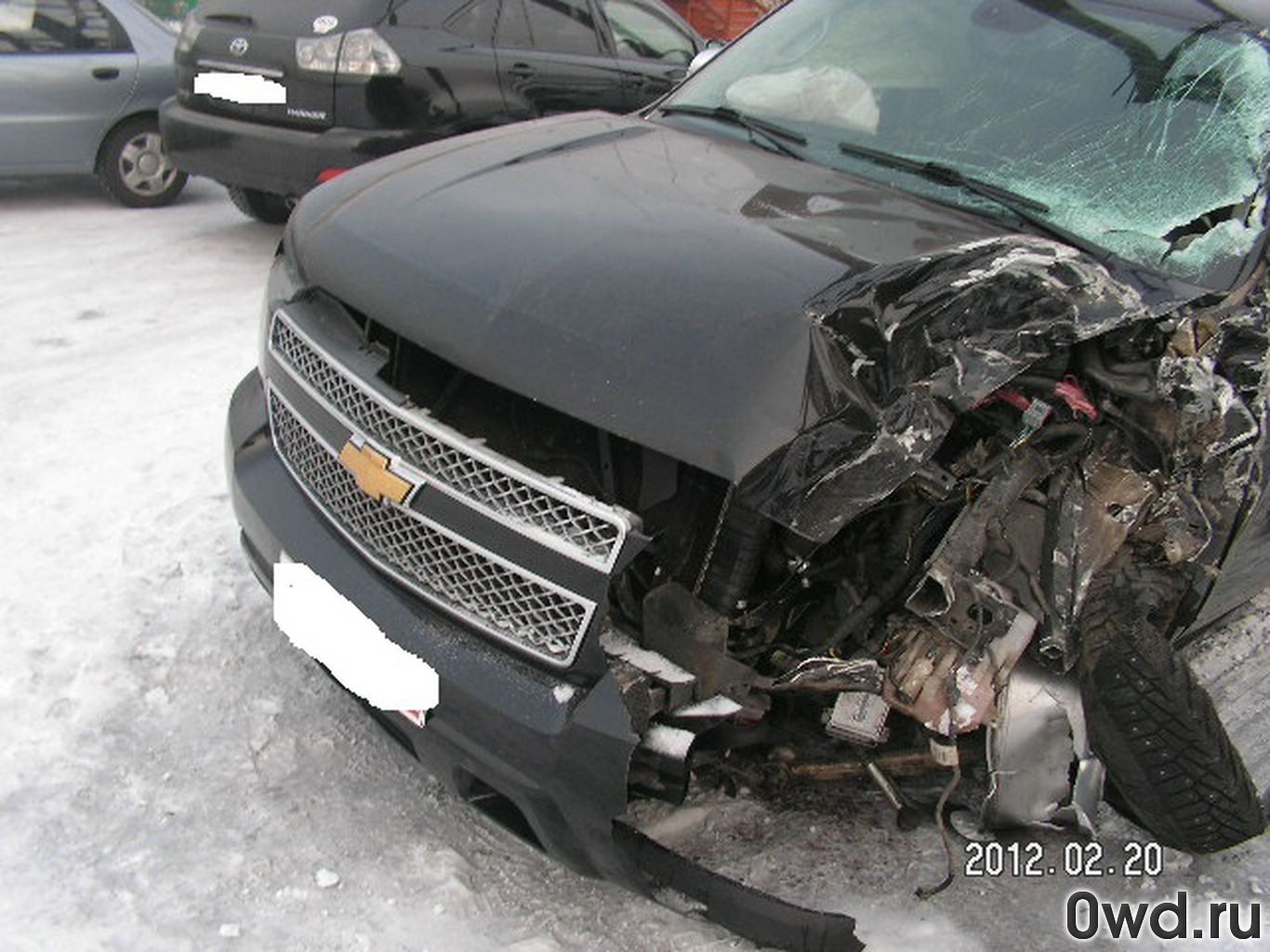 Битый автомобиль Chevrolet Tahoe (2008) в Абакане